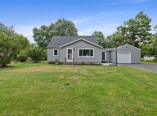 398 Trimmer Rd, Spencerport, NY 14559