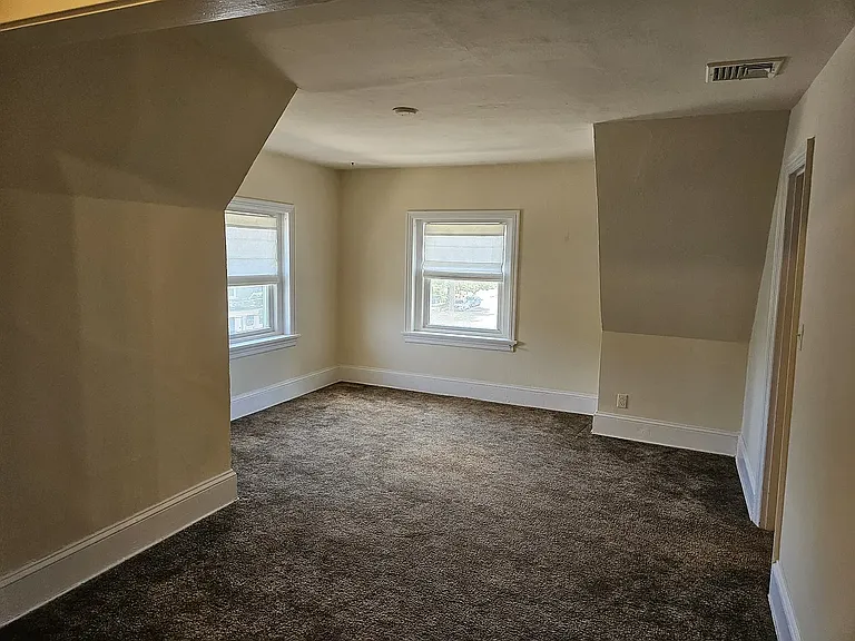 145 E North St #3 — Photo 2