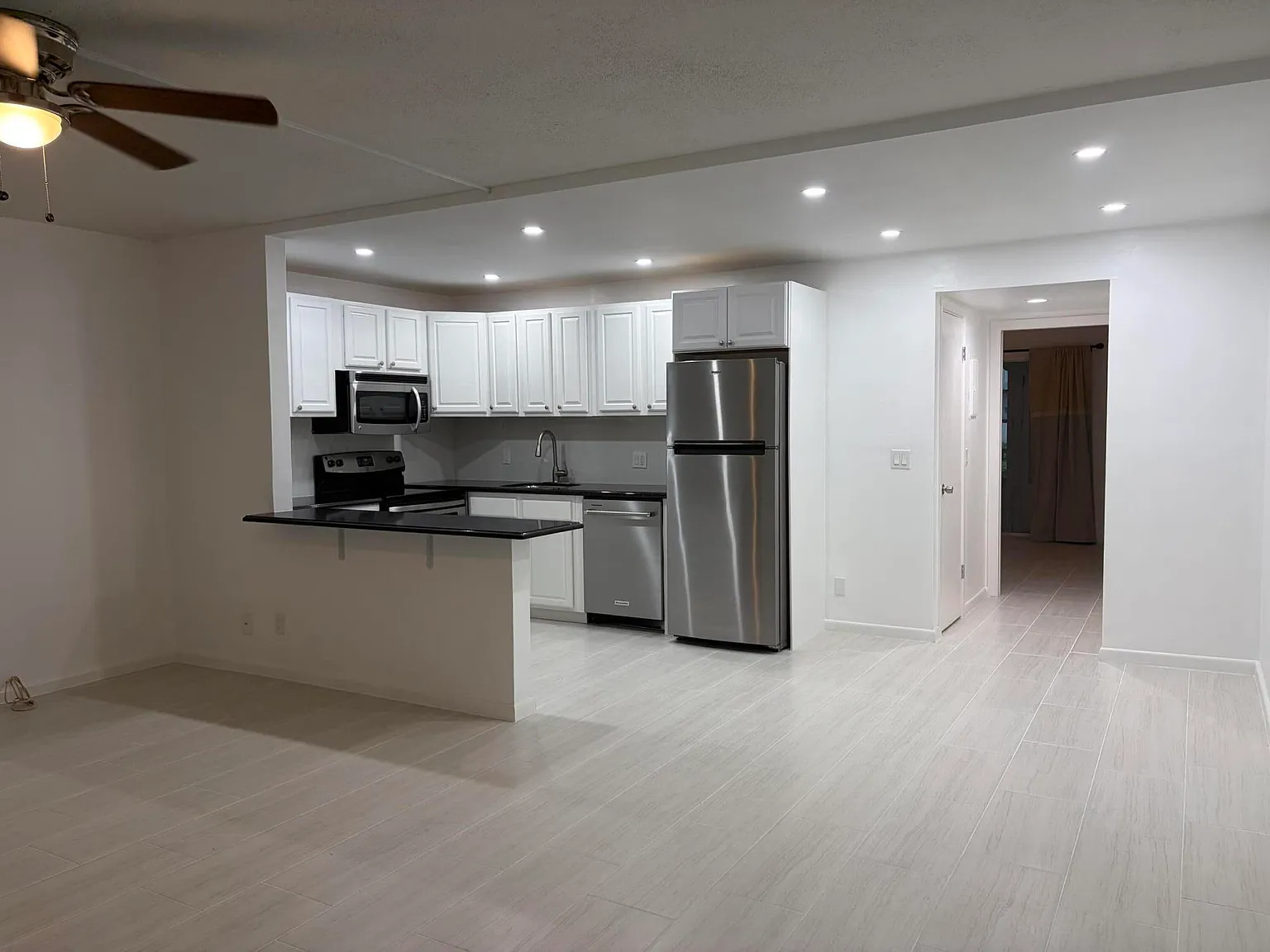 1 bed, 1.5 bath, 700 sqft, $1,650 — Photo 2