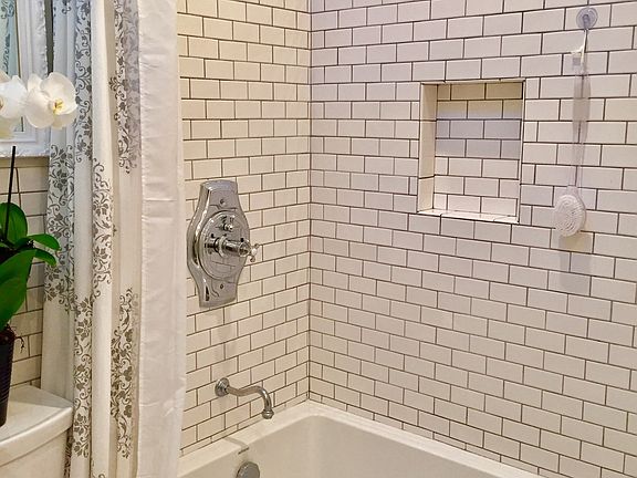 2nd image of 3544 Hollydale Dr