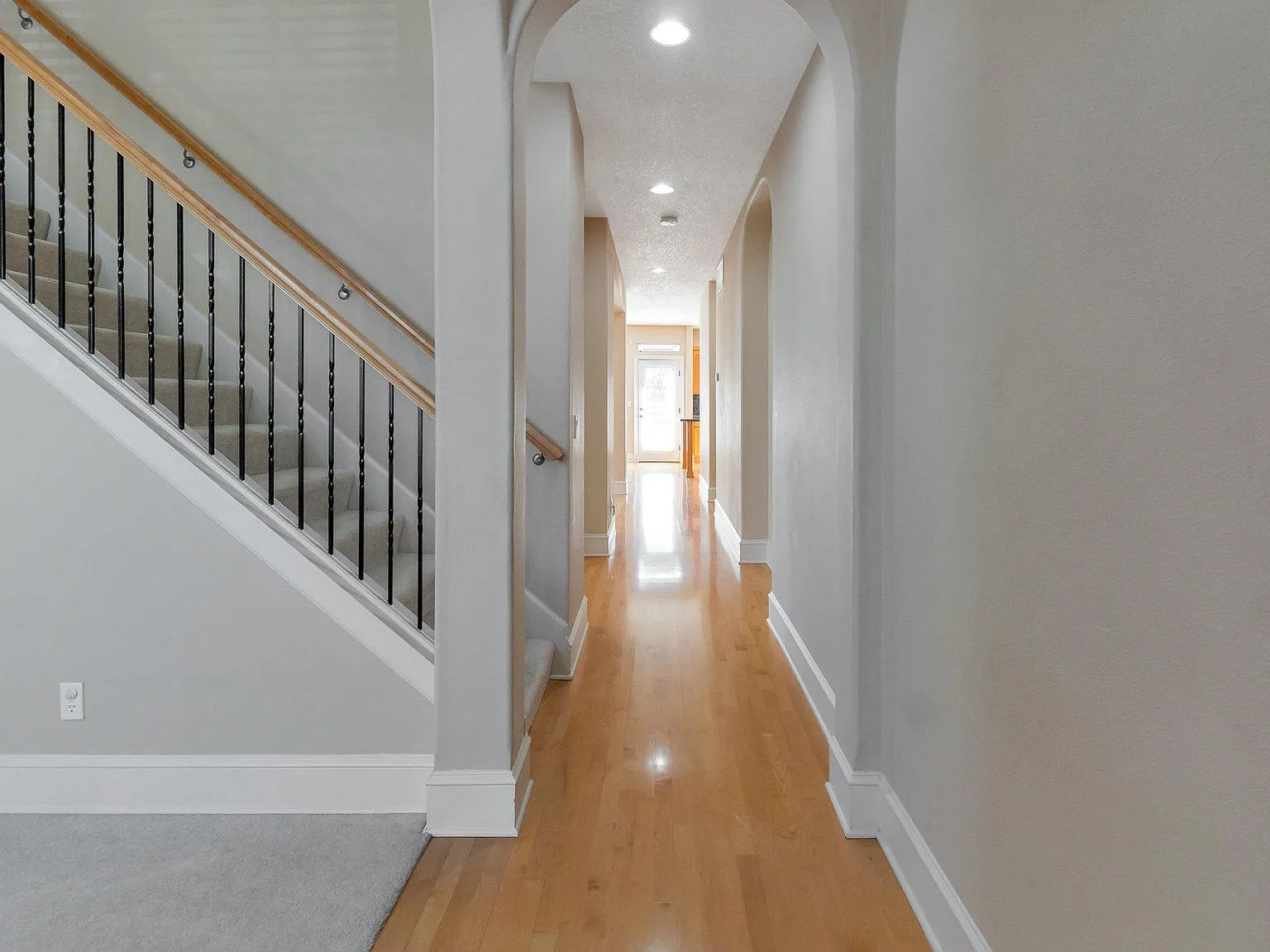 4 bed, 2.5 bath, 2705 sqft, $3,395 — Photo 2