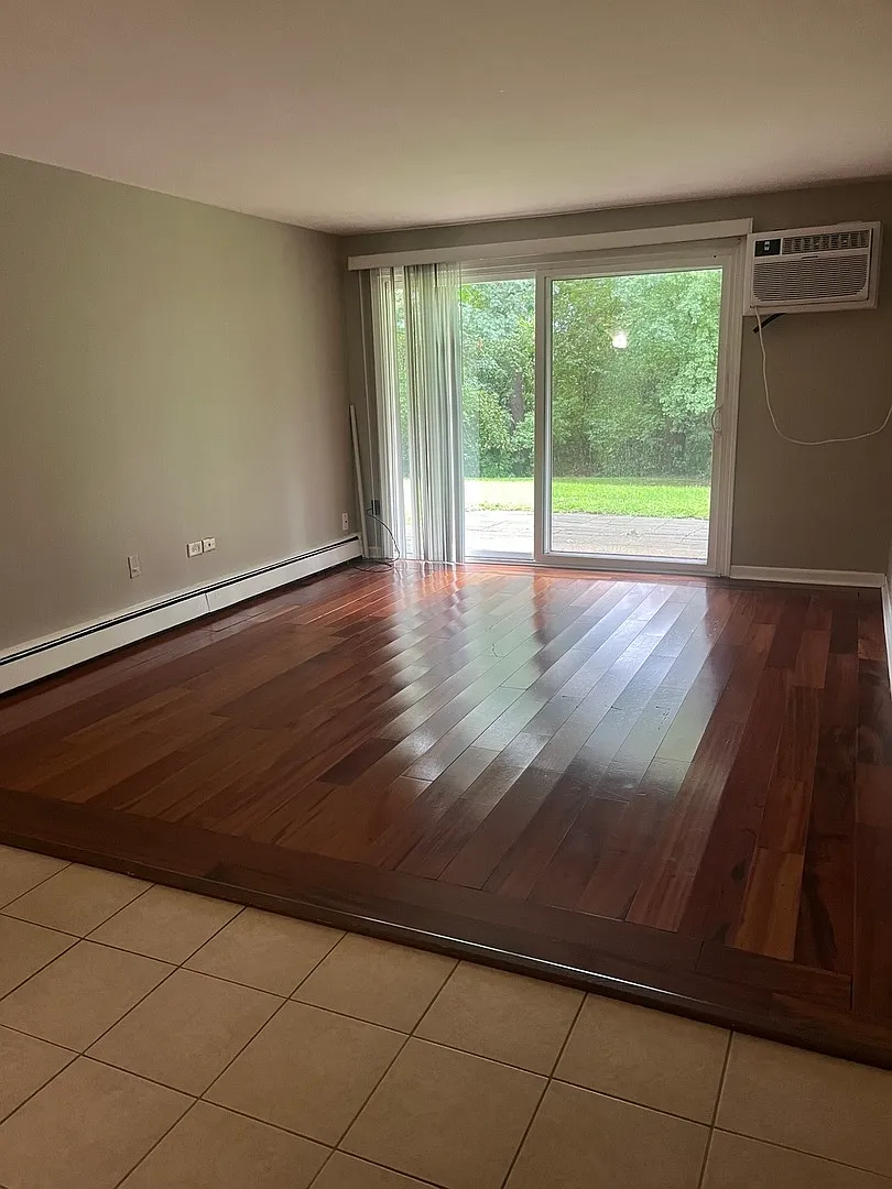 2 bed, 900 sqft, $1,725 — Photo 2