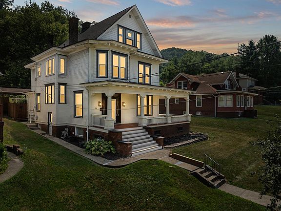 2nd image of 810 Warwood Ave