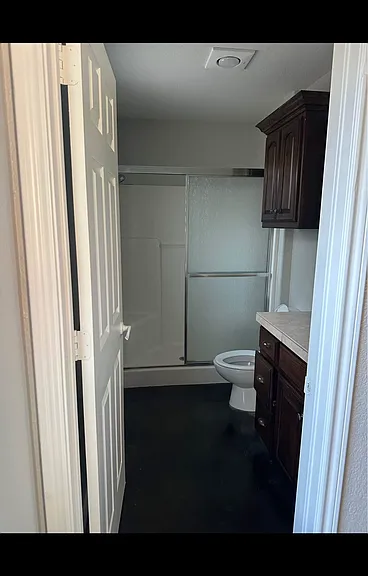 725 E Locust St — Photo 10