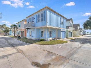 305 Sailhouse Way, Rockport, TX 78382