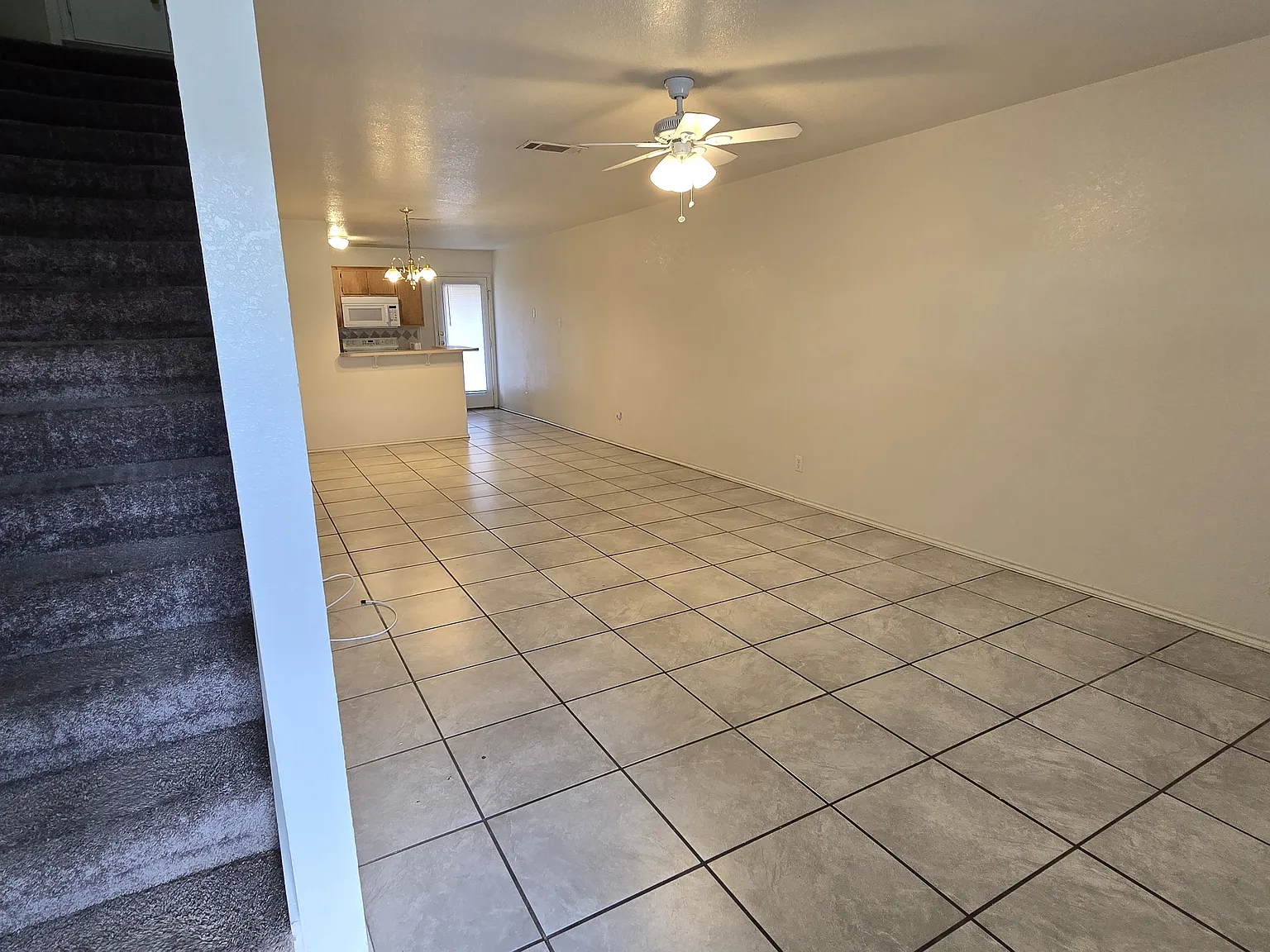 2 bed, 2.5 bath, 1200 sqft, $900 — Photo 3