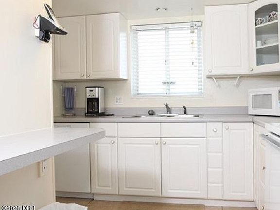 5th image of 815 Ocean Shore Blvd APT 10B