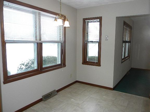 4th image of 128 Thistlewood Dr