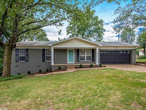 2nd image of 708 Emerald Gardens Dr