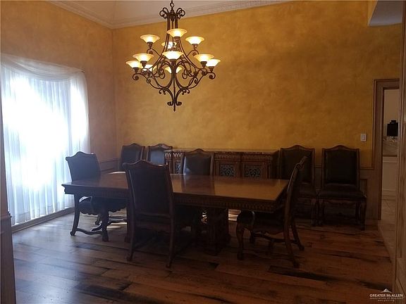 3rd image of 2301 S Greenbriar Sq W