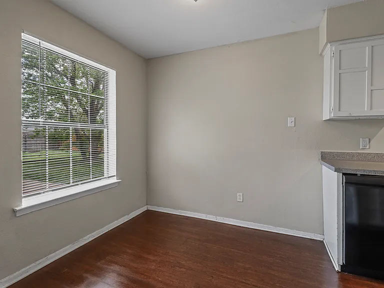 7012 Lincolnshire Ln — Photo 6