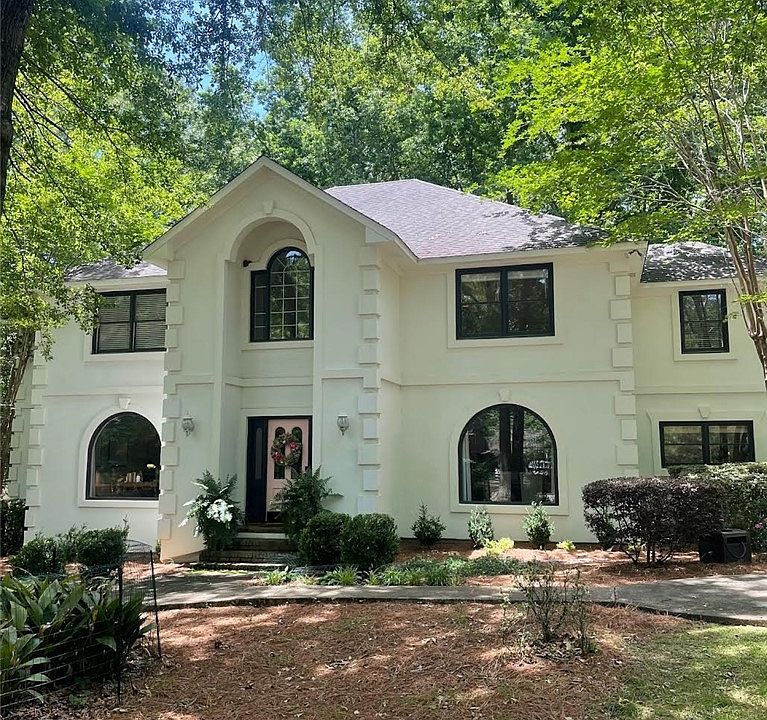 1st image of 2214 Springhill Dr