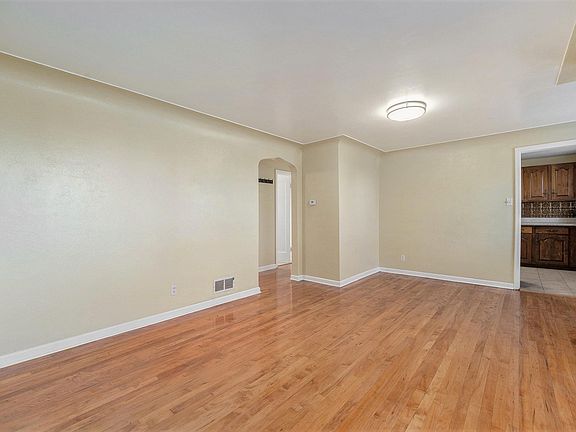 4th image of 419 S Zuni St