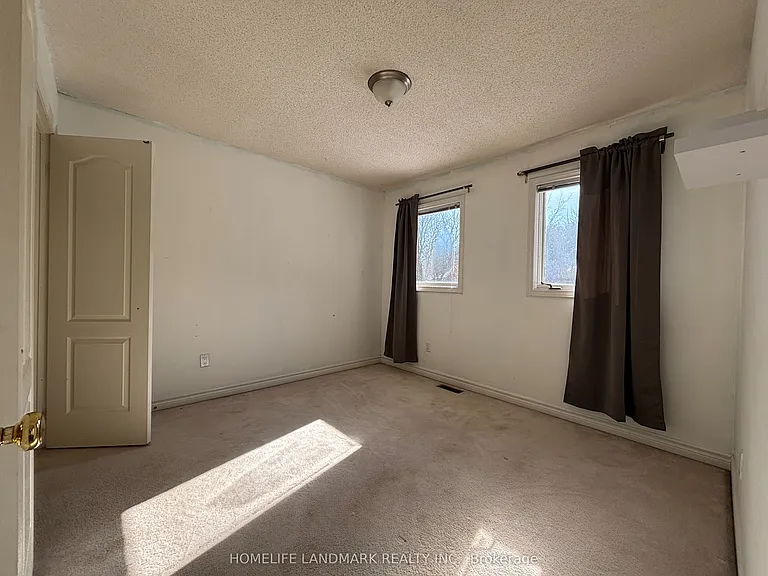 109 Carlyle Cres — Photo 17