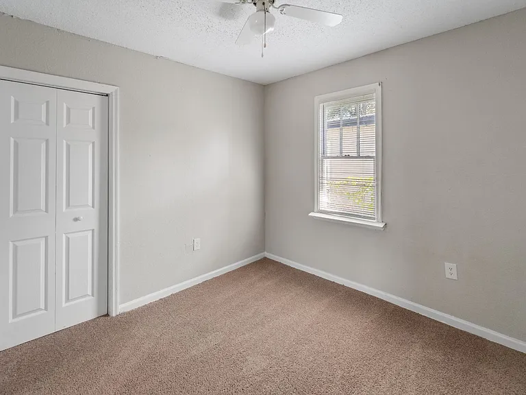 132 Jenks St — Photo 25