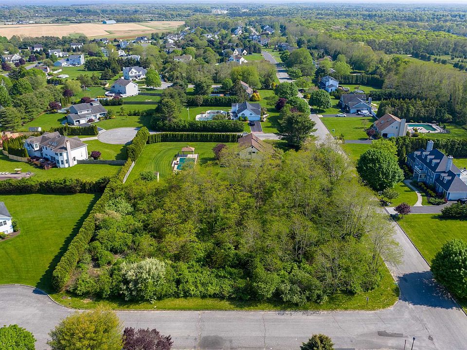 1st image of Chateau Dr
