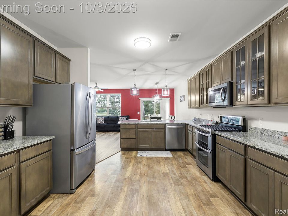 23116 Clarewood St, photo 6