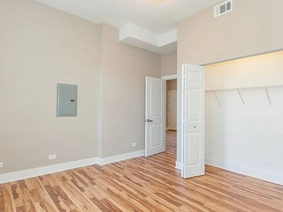 3rd image of 659 W Armitage Ave APT 3N