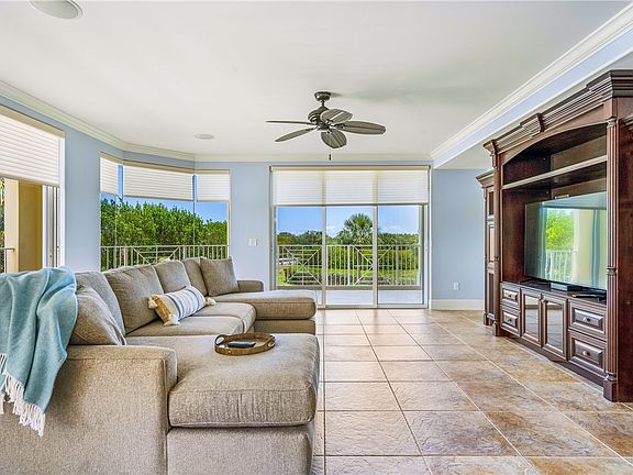 4th image of 5055 N Harbor Dr APT 201
