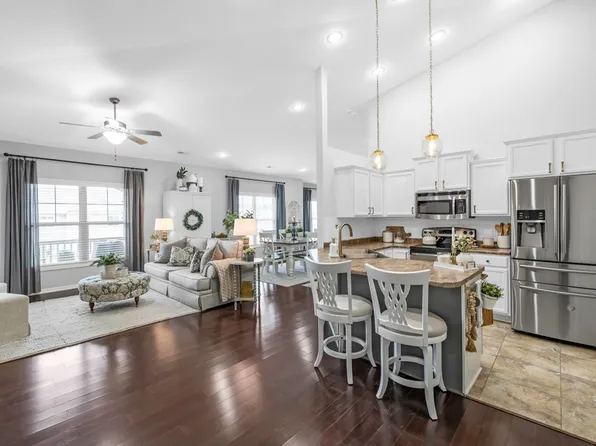 2403 NE Oak Dr Unit 6, Ankeny, IA 50021