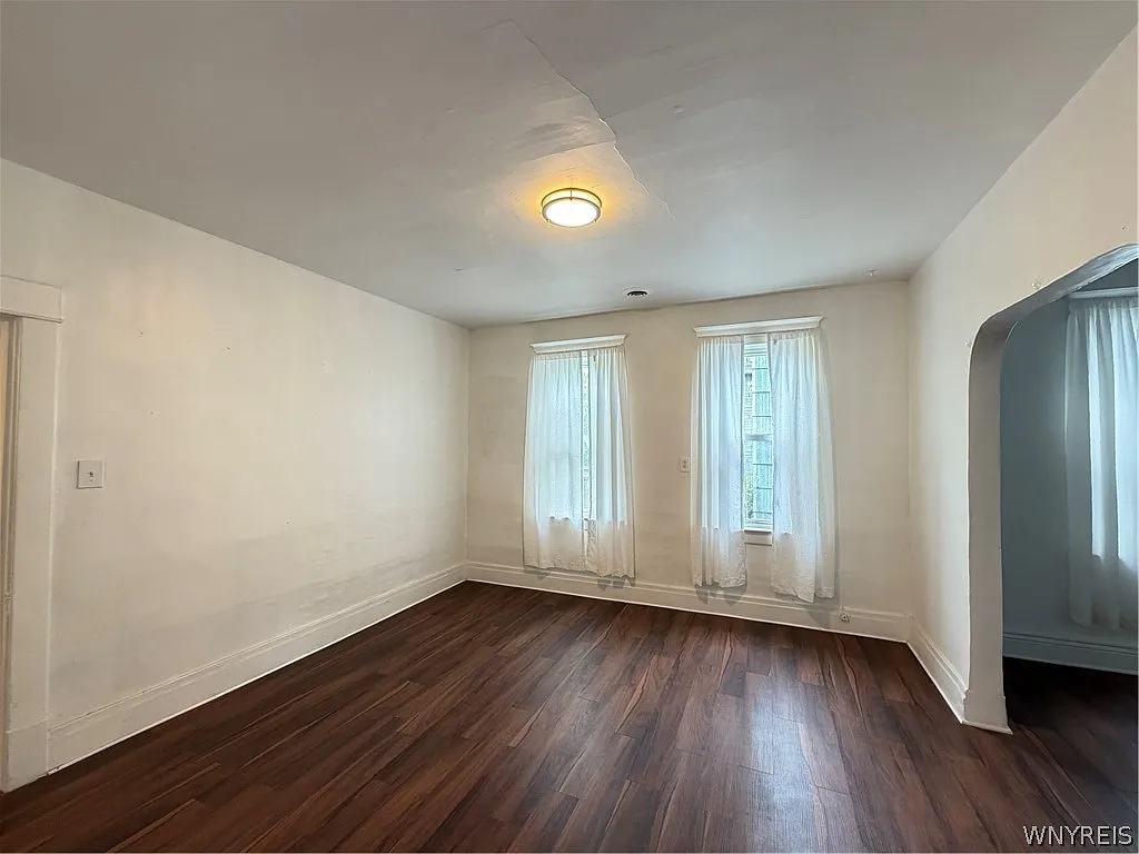 2 bed, 1.0 bath, 1512 sqft, $1,200 — Photo 3
