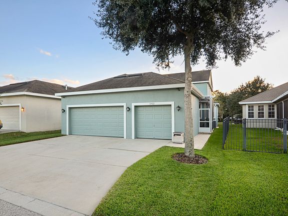 Offering a 3 Car Garage!