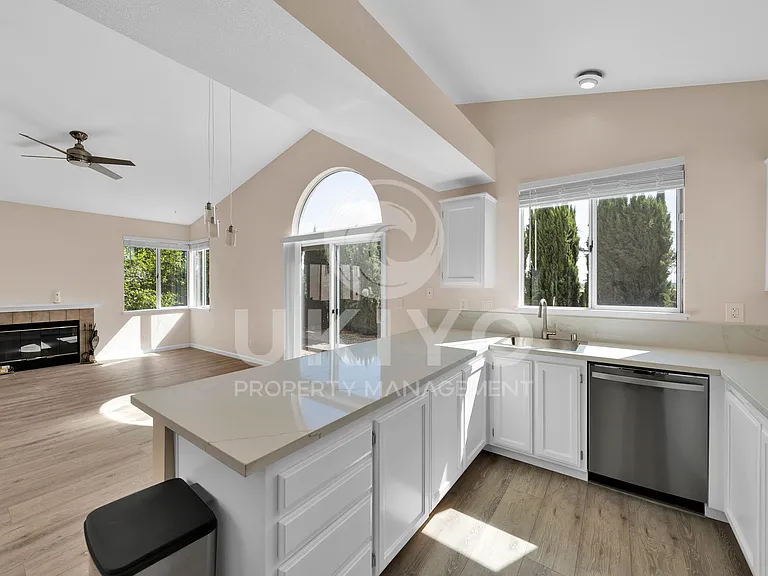265 Potrero St — Photo 6