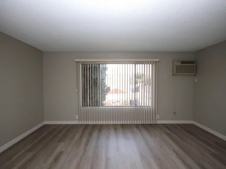 976 E Villa St #11 — Photo 8