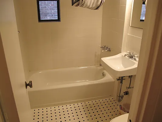 Rented by SUN WOOD REAL ESTATE | media 23