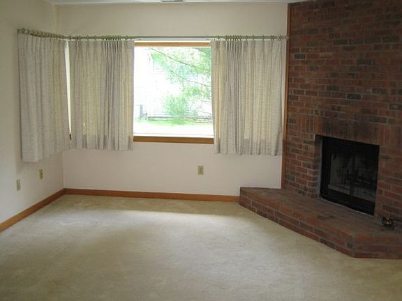 Living Area, fireplace