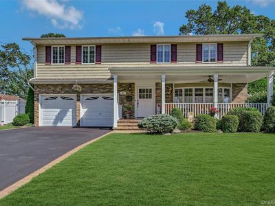 51 Oakwood Hills Drive, East Islip, NY, 11730