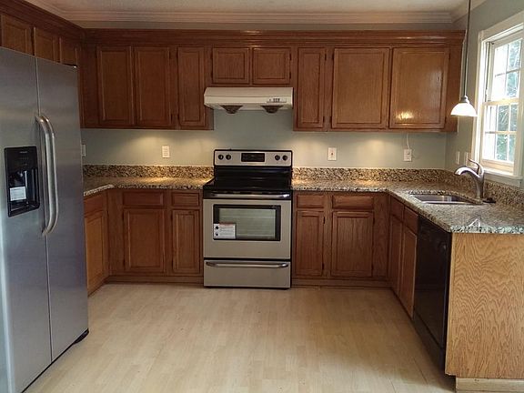 2nd image of 105 Sandy Creek Ct