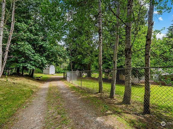5th image of 3323 Salmonberry Drive SE