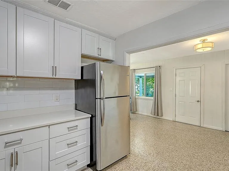 209 Briggs Ct — Photo 12
