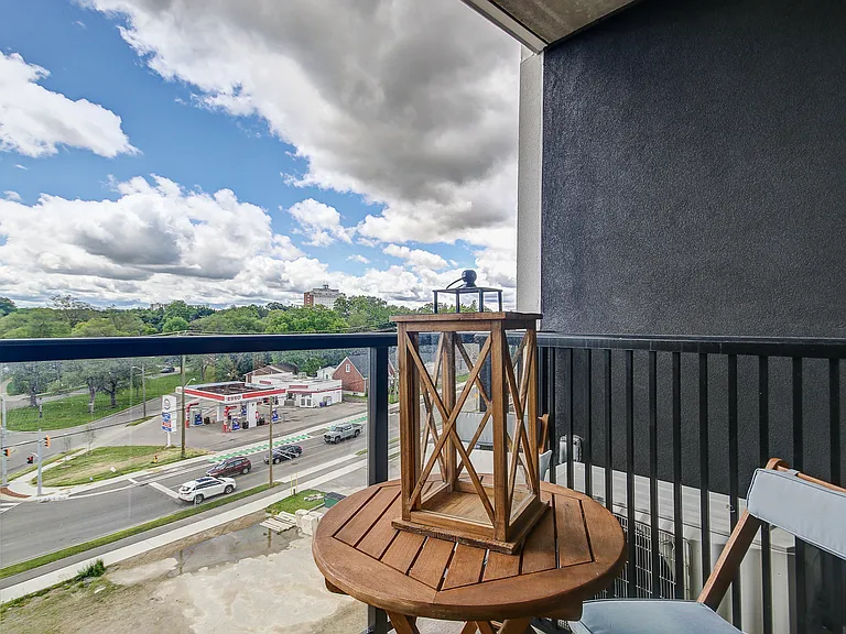 271 Spadina Rd E — Photo 8