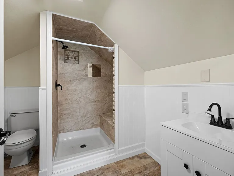 1504 E Queen Ave — Photo 15