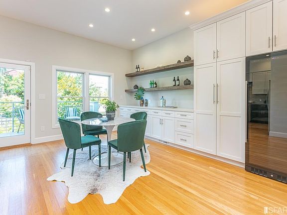 5th image of 1076 Hampshire St