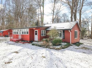 112 Curleys Ln, Greentown, PA 18426