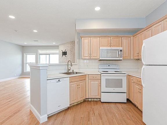 4th image of 74 Bradford Commons Ln #74
