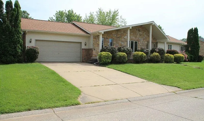 535 Merrill Ct photo 1