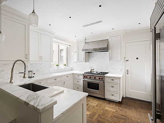2nd image of 21 E 87th St #10D