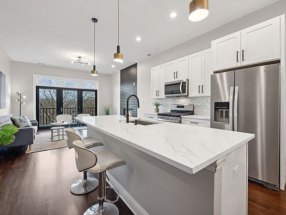 3rd image of 6620 S Kenwood Ave #3S-P6