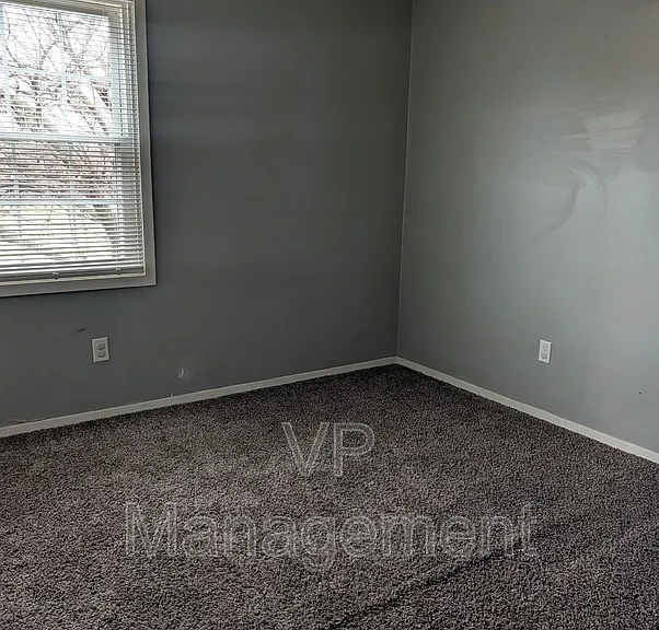 2218 Emerald Dr #4 — Photo 3