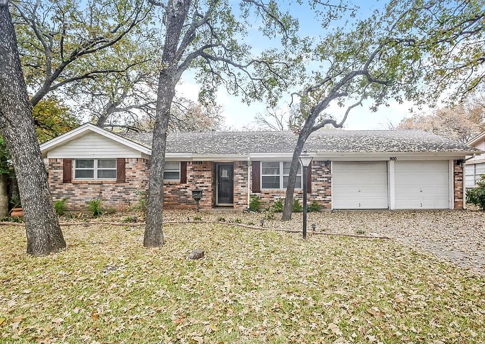 1st image of 900 Oakwood Dr