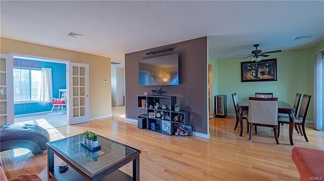 1st image of 706 Bentley Ct