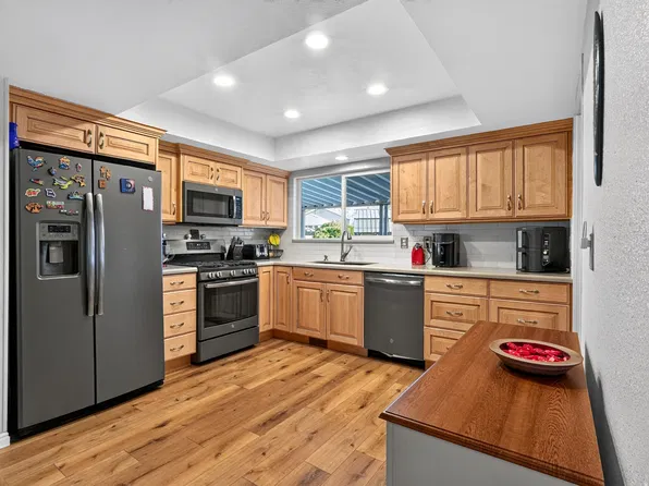 8209 S Valencia Pl, Sandy, UT 84093