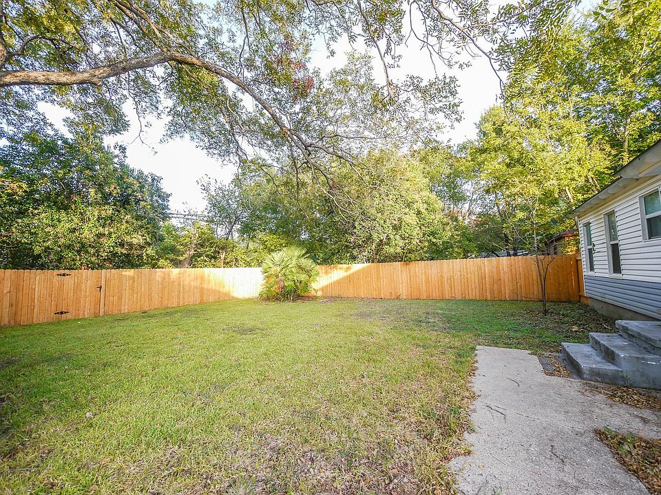 1st image of 1405 E Avenue G
