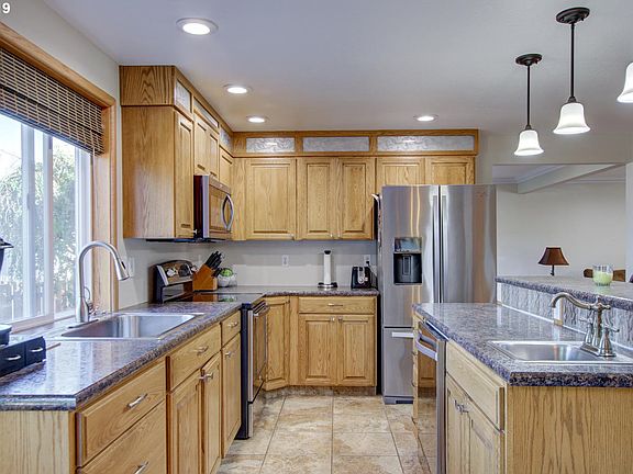 5th image of 284 Loganberry St