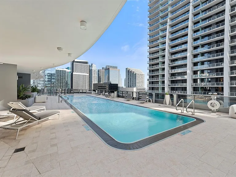 Brickell Plz — Photo 9