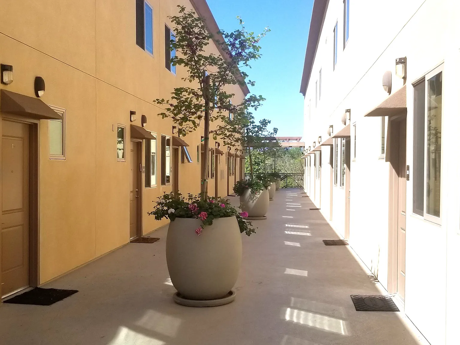 13439 Burbank Blvd — Photo 4